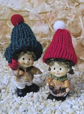 Schwarzwaldwichtele Freiburg mit Wollmützen