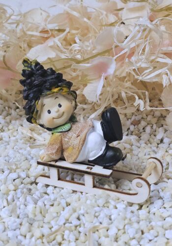 SCHW1106 Schwarzwaldwichtele Villingen auf Schlitten