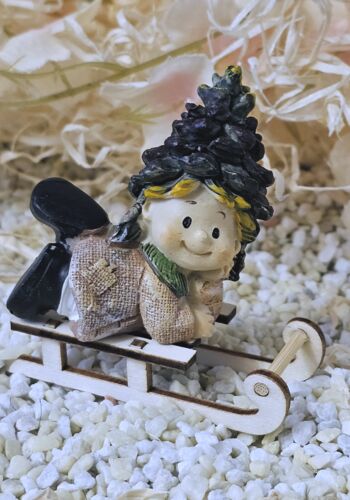 SCHW1007 Schwarzwaldwichtele Schwenningen auf Schlitten