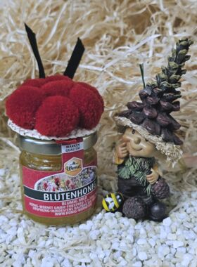 Honig Wichtel Alois mit Blüten und Bollenhut rot