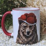 SCHWT2000 Schwarzwald Bär roter Rand roter Henkel