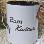 ST202 Schwarzwaldtasse Zum Kuckuck innen schwarz schwarzer Rand schwarzer Henkel
