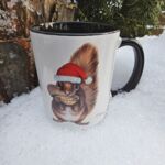 ST206 Schwarzwaldtasse Wintereichhörnchen innen weiss schwarzer Rand schwarzer Henkel