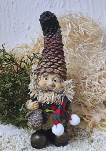 ZW10002 Zapfenwichtele Breitnau mit Schal, Zapfen und Eichhörnchen