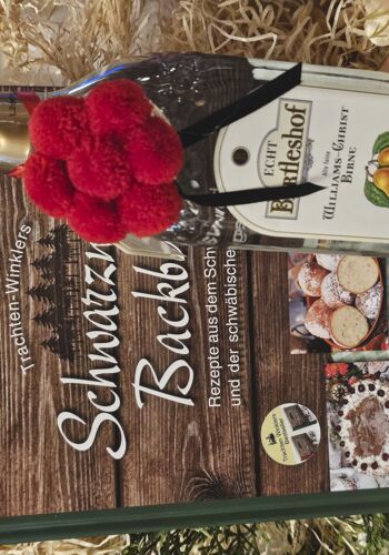 BAS1001 Schwarzwaldbackbuch mit Schwarzwälder Williams-Christ-Brand vom Bartlerhof