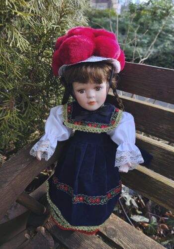 SCHP10000 Schwarzwaldpuppe Triberg 40cm Porzelan