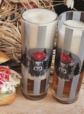 Schwarzwaldglas mit Bollenhut-Kuh