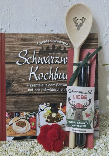 KBMG1003 Schwarzwaldkochbuch mit Schwarzem Salz Kochl&ouml;ffel Hirsch Bollenhut