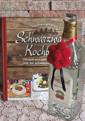 4001005 Schwarzw&auml;lder Kochbuch mit Altem Schwarzw&auml;lder Himbeergeist 7 Jahre gelagert