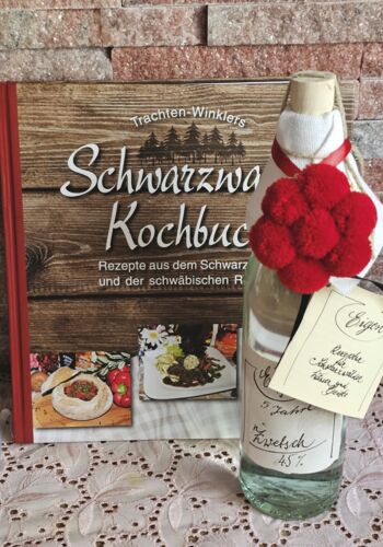 KS10011 Schwarzwaldkochbuch mit Zwetschgenwasser 5 Jahre gelagert und Bollenhut