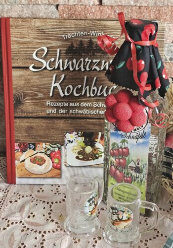 KS10014 Schwarzwaldkochbuch mit Kirschwasser 350ml Henkelgl&auml;ser und Bollenhut