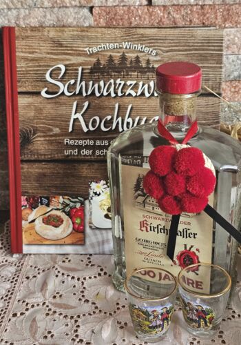 KS10015 Schwarzwaldkochbuch mit Kirschwasser 350ml Schnapsgl&auml;schen und Bollenhut