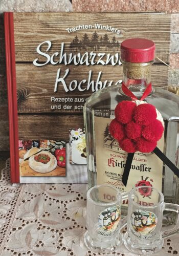 KBS1016 Schwarzwaldkochbuch mit edlem Kirschwasser Jubil&auml;ums Abf&uuml;llung 700ml und 2 Henkelg&auml;ser Bollenhut