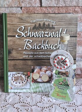 Schwarzw&auml;lder Backbuch mit Kirschwasserwasser B&auml;umle und Magnet Kirschtorte