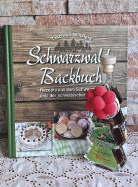Schwarzw&auml;lder Backbuch mit Kirschlik&ouml;r B&auml;umle Magnet Bollenhut