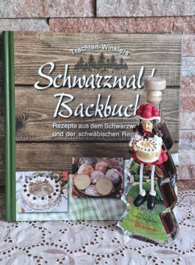 Schwarzw&auml;lder Backbuch mit Kirschlik&ouml;r B&auml;umle Magnet Schwarzwaldm&auml;del