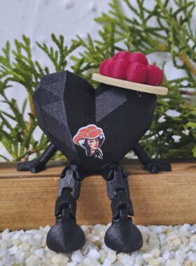 Kantensitzer Schwarzwaldherz schwarz roter Bollenhut und Bild Schwarzw&auml;lderin
