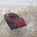 GLF1007 Edelglasflasche mit Porsche Boxter Cabrio rot