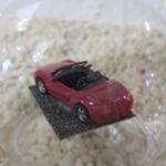 GLF1007 Edelglasflasche mit Porsche Boxter Cabrio rot