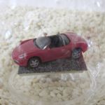 GLF1007 Edelglasflasche mit Porsche Boxter Cabrio rot