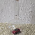 GLF1007 Edelglasflasche mit Porsche Boxter Cabrio rot